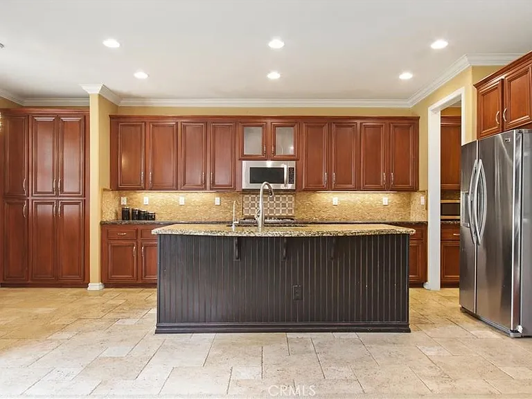 823 Canterbury Ln — Photo 11