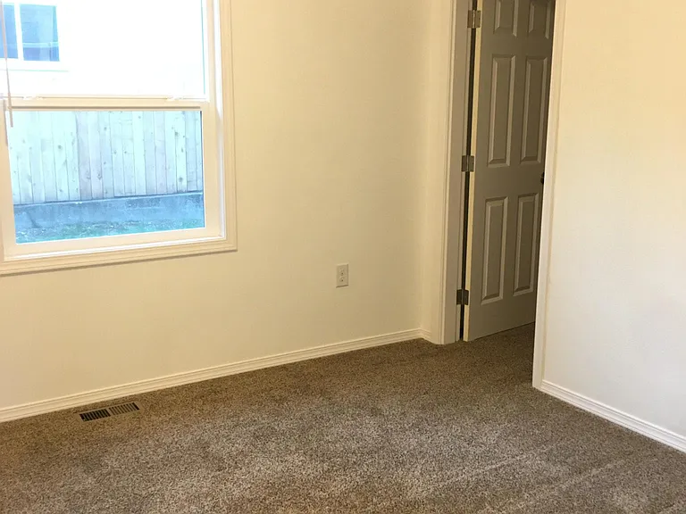 1702 Dickinson Ave NW — Photo 6