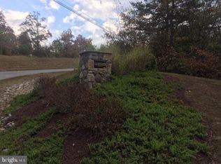 Cielo Ln, Berkeley Springs, WV 25411