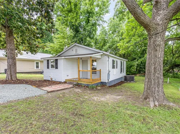 121 Lena Ct, Burlington, NC 27217