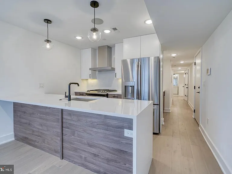 1519 Carpenter St #2 — Photo 4