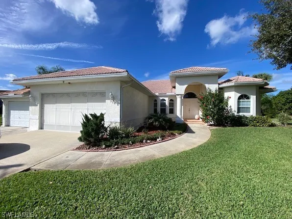 712 Mirror Lakes Dr, Lehigh Acres, FL 33974