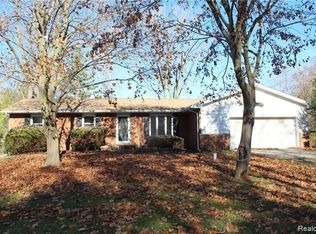 54 Henderson Rd, Howell, MI 48855