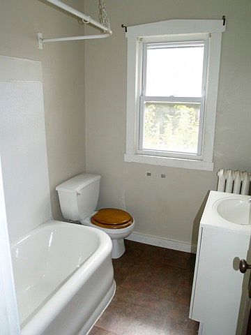 1st image of 111 Memorial Dr APT 7