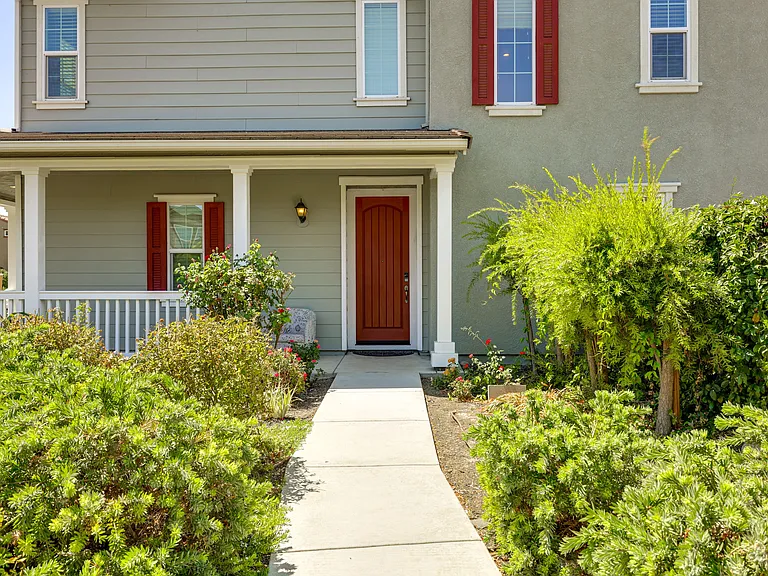 564 E Marcello Ave — Photo 25
