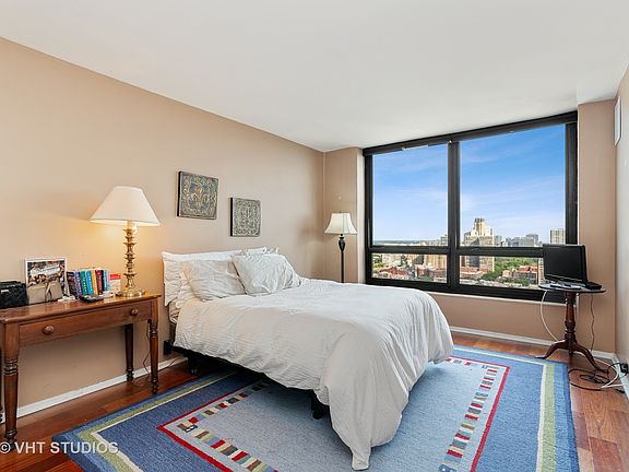 5th image of 2020 N Lincoln Park W APT 26D