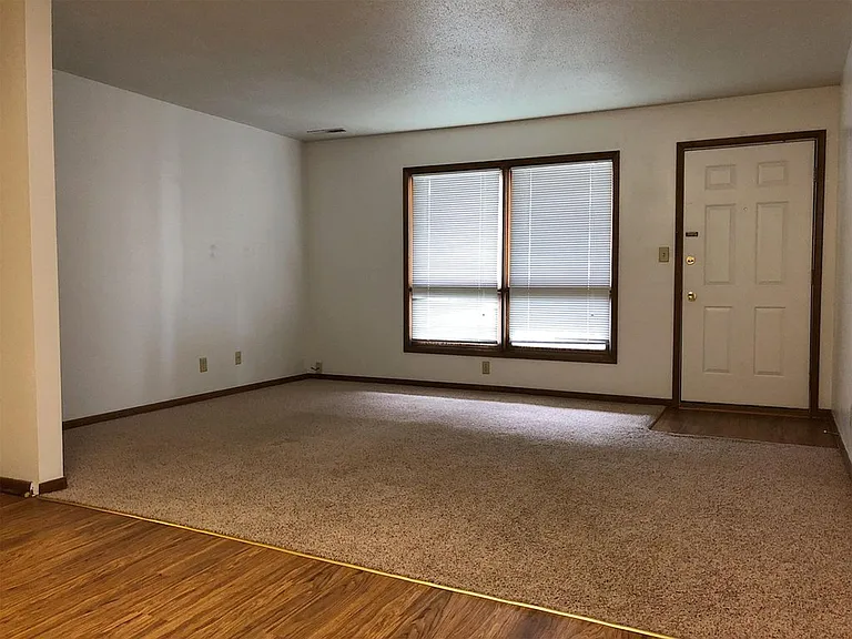 Grand Terrace Apartments — Photo 6
