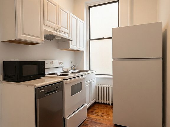 3rd image of 1299 1st Ave #3N