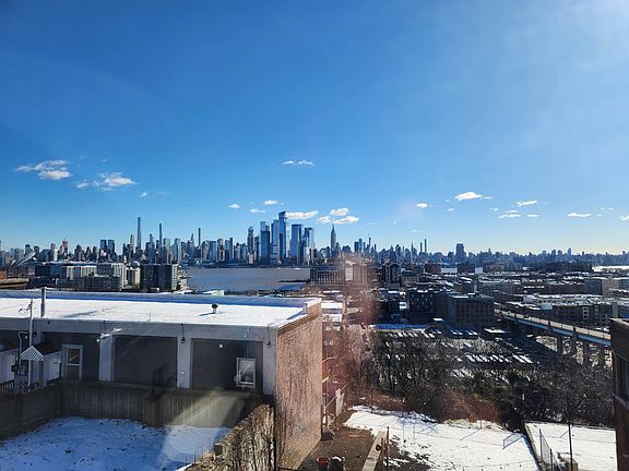 5th image of 802 Palisade Ave #1
