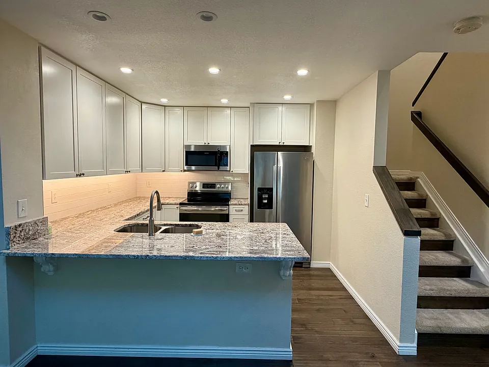 1165 James Ct