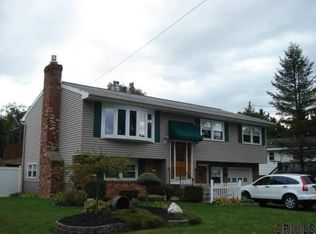 4 Woodland Dr, Schenectady, NY 12309