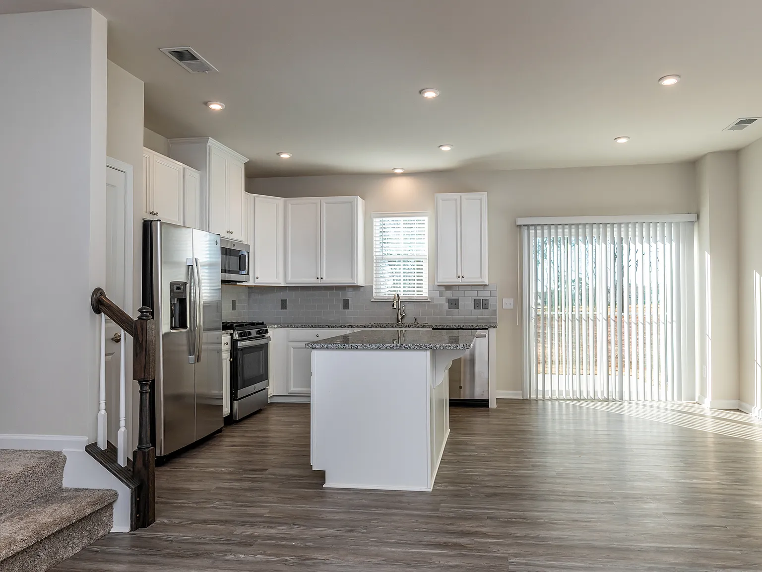 3 bed, 2.5 bath, 1564 sqft, $1,795 — Photo 2