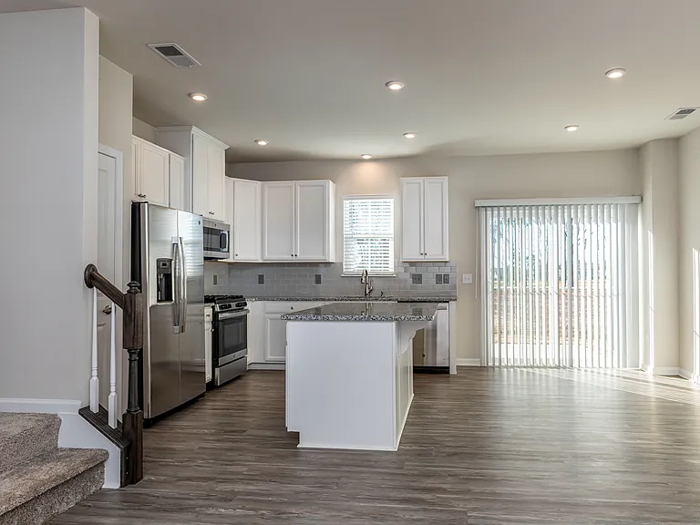 4 McGuires Pl — Photo 2