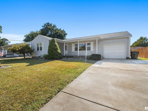 129 Glenridge Dr, East Peoria, IL 61611