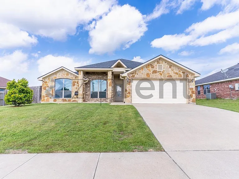 1803 Jesse Dr — Photo 1