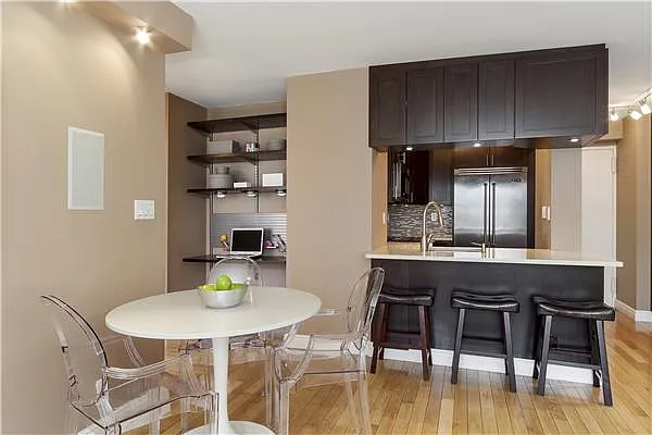 Sold by R New York | media 5