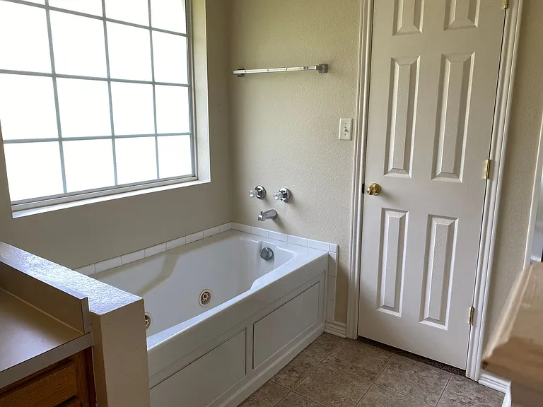 3908 Onaway Trl — Photo 8