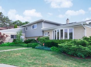 411 Sumac Rd, Highland Park, IL 60035