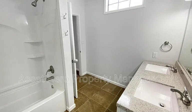1006 Cedar St — Photo 7