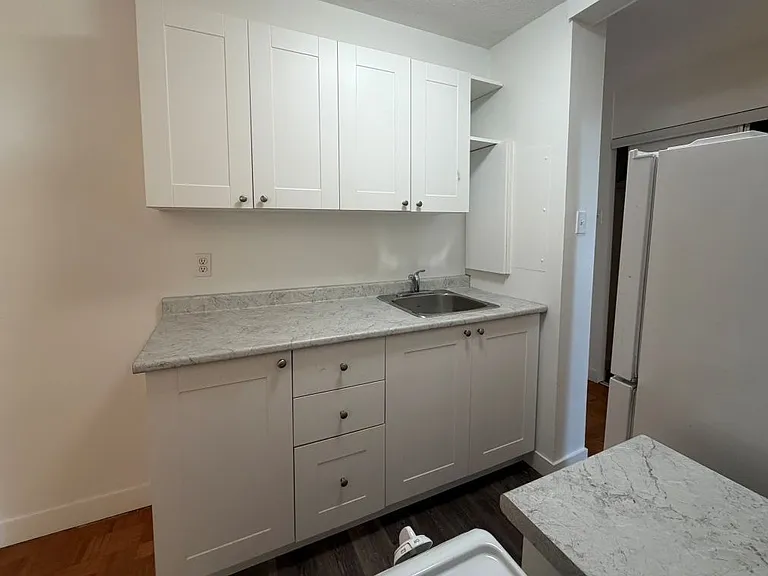125 Somerset St W — Photo 13