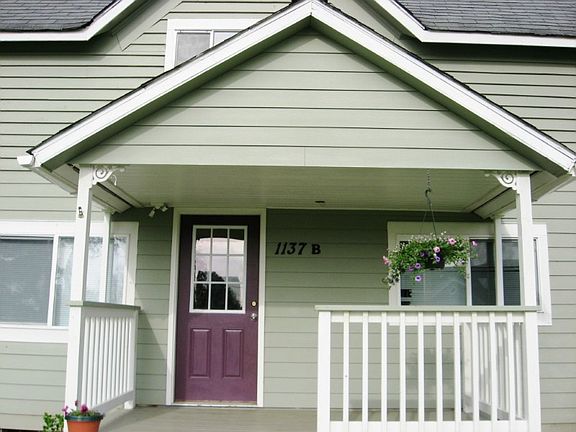 Welcome to Unit B - Front Entrance