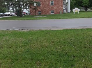 1615 Sunset St APT 3, Grinnell, IA 50112