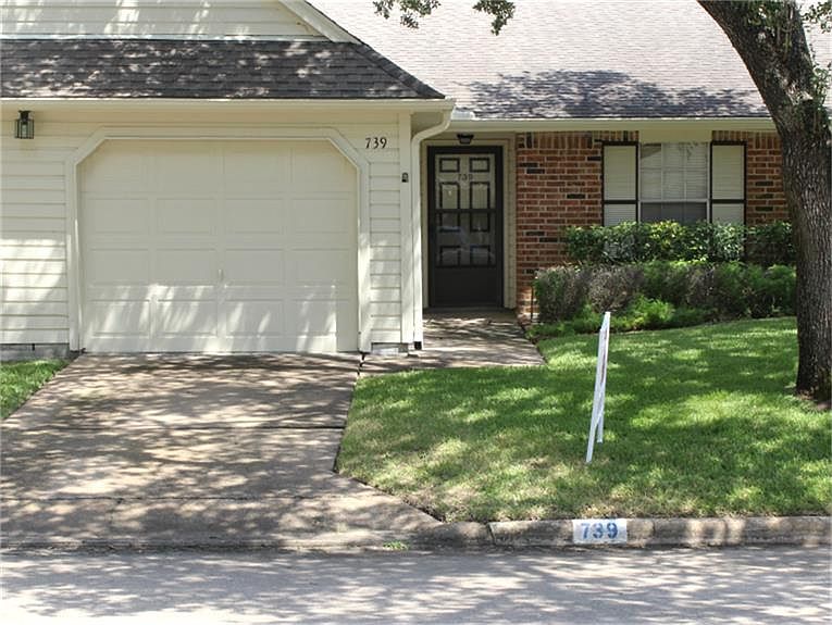 1st image of 739 Country Grove Cir