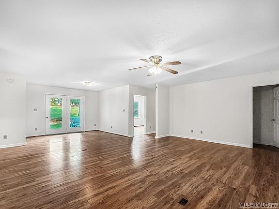 3rd image of 1024 Green Hill Rd