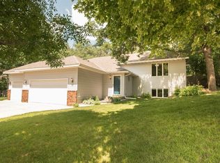 889 Pearl View Dr, Sauk Rapids, MN 56379