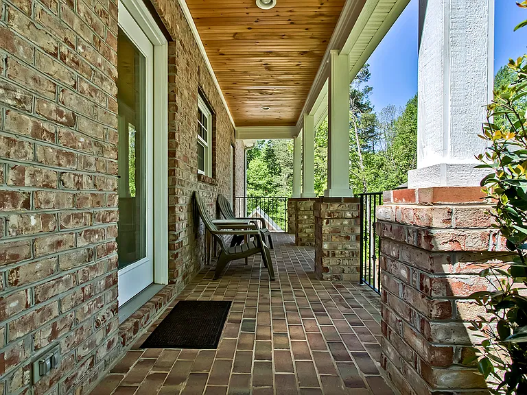 111 Daleyuhski Way — Photo 5