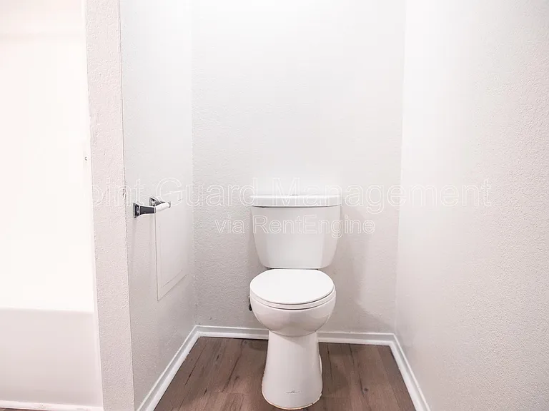107 W Gold Coast Rd — Photo 27