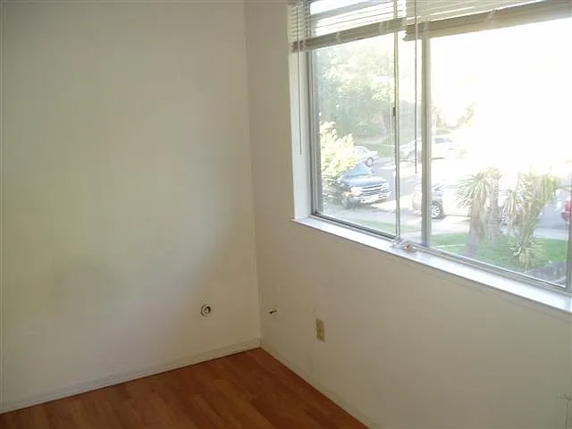 811 Cathedral Ct — Photo 11