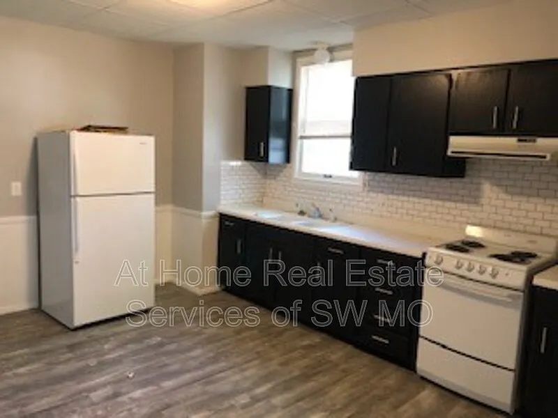 635 S Main Ave #1