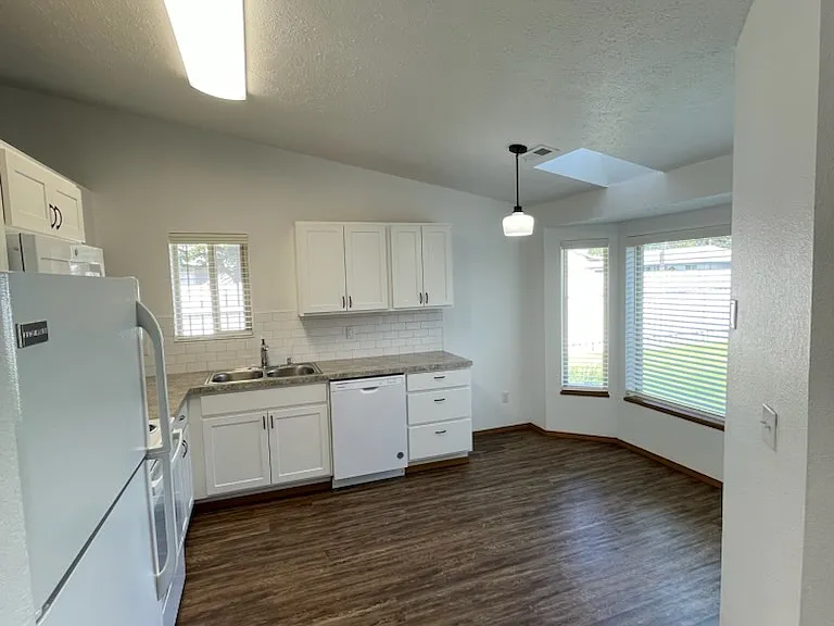 618 E Cozza Dr — Photo 12