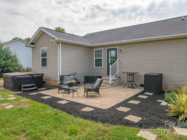 2182 Mintew Cir, Lincolnton, NC 28092