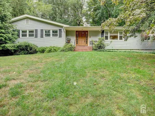 8 Overlook Dr, Holmdel, NJ 07733