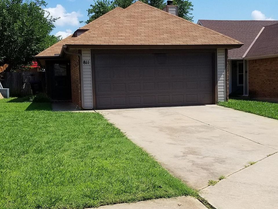 1st image of 811 NE 17th Ct
