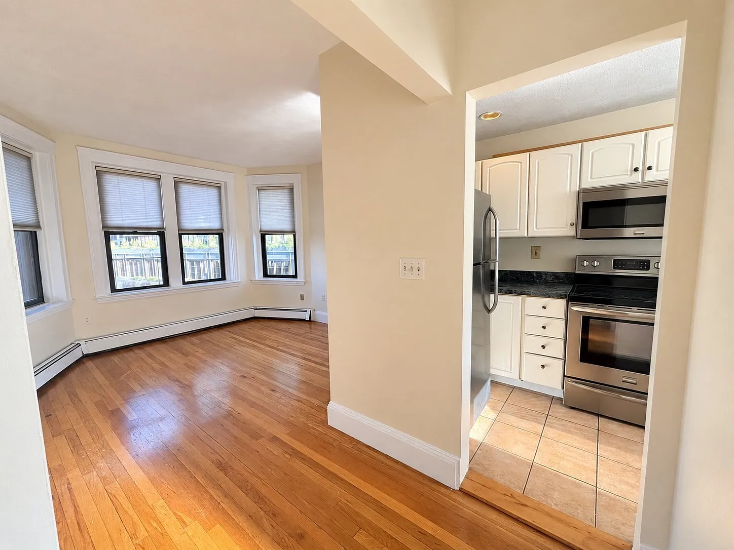2 bed, 1.0 bath, 770 sqft, $2,975 — Photo 3