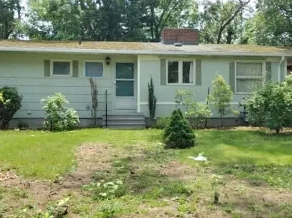 200 Negansett Ave, Warwick, RI 02888
