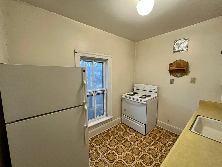 715 Fulton St — Photo 2