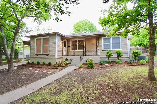 209 Lyman Dr — Photo 1