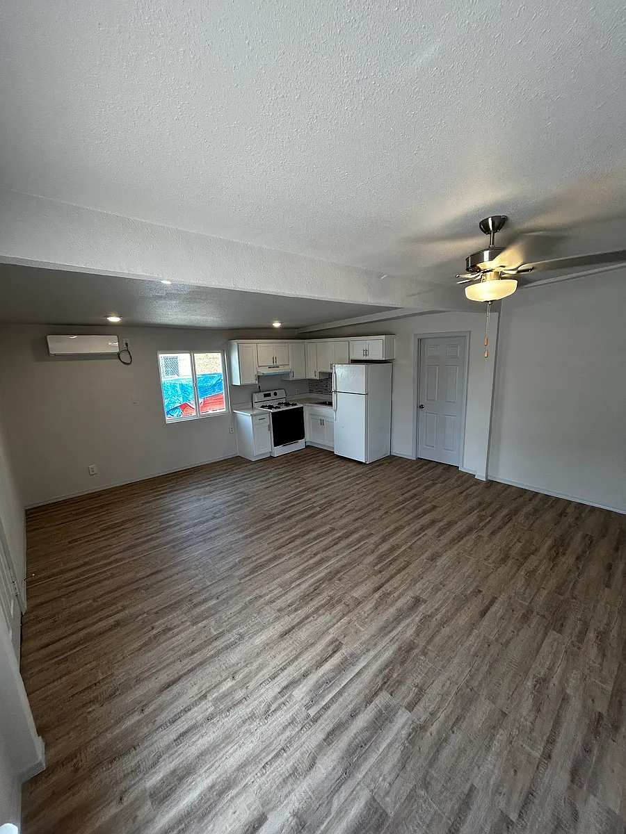 Building Photo - 3545 Pendleton St #G
