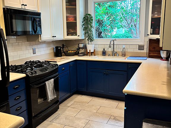 5th image of 172 Wisteria Dr