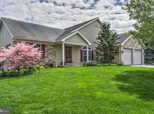 377 Farmview Dr, East Earl, PA 17519