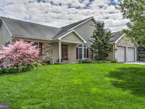 377 Farmview Dr, East Earl, PA 17519