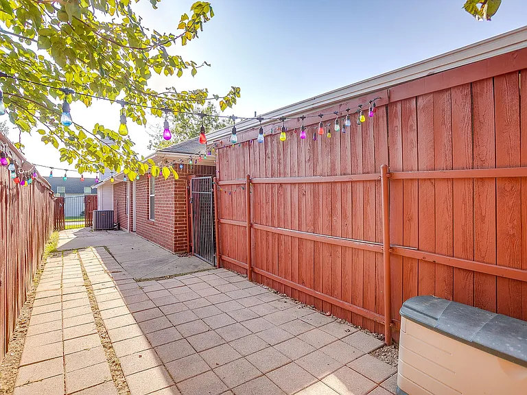 5323 Northridge Blvd — Photo 43