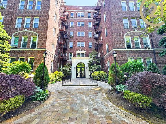 2nd image of 763 Ocean Pkwy APT 4J