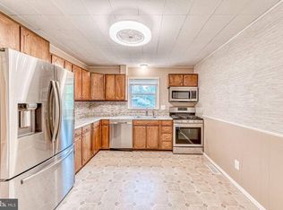 1833 Stanley Pl, Falls Church, VA 22043