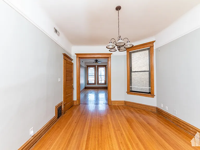 907 W Addison St #2 — Photo 6