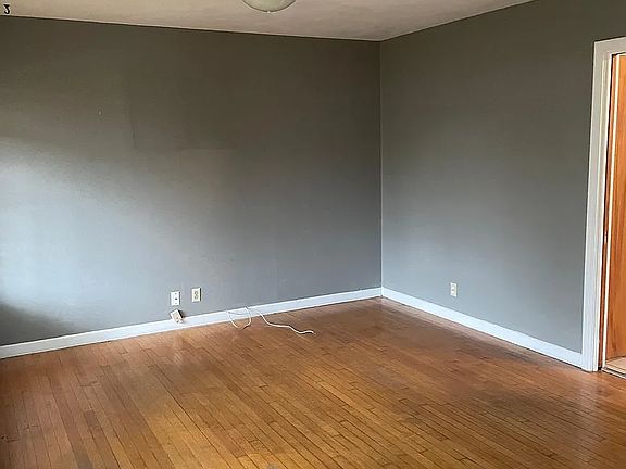 3rd image of 3107 Hillcrest Dr